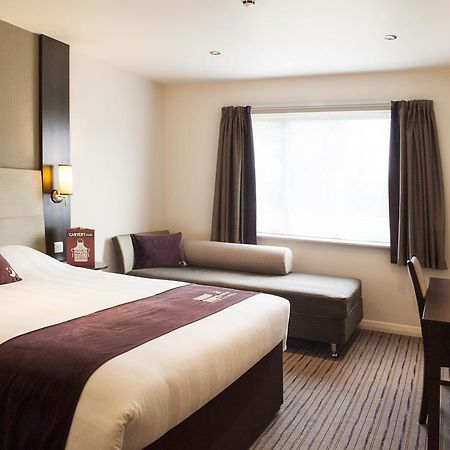 Premier Inn Watford Central Bagian luar foto
