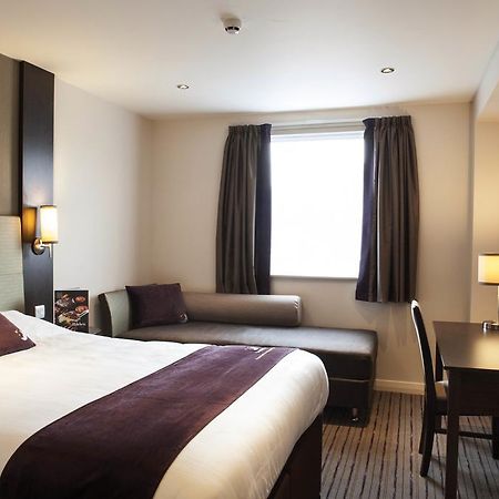 Premier Inn Watford Central Bagian luar foto