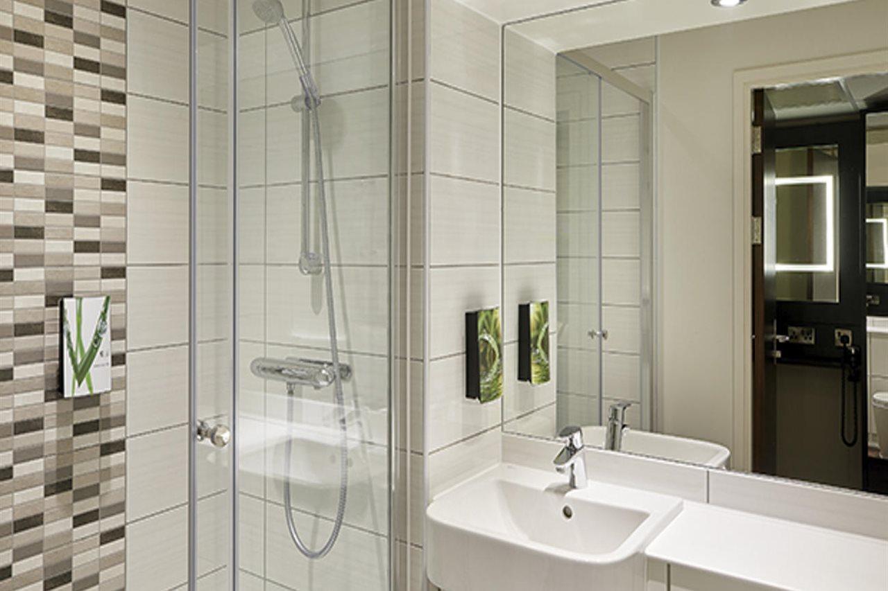 Premier Inn Watford Central Bagian luar foto