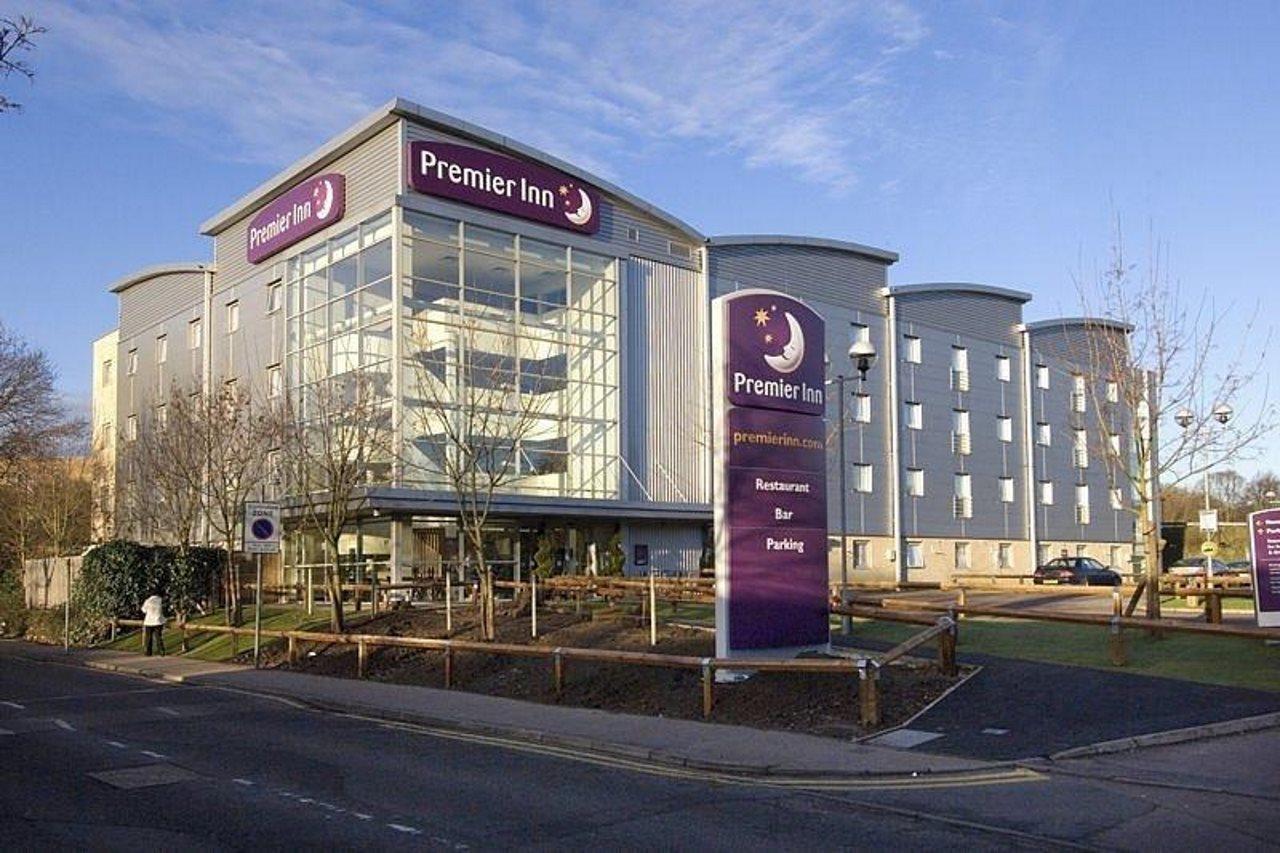 Premier Inn Watford Central Bagian luar foto