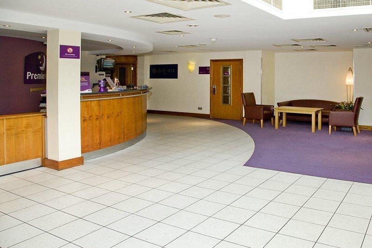 Premier Inn Watford Central Bagian luar foto