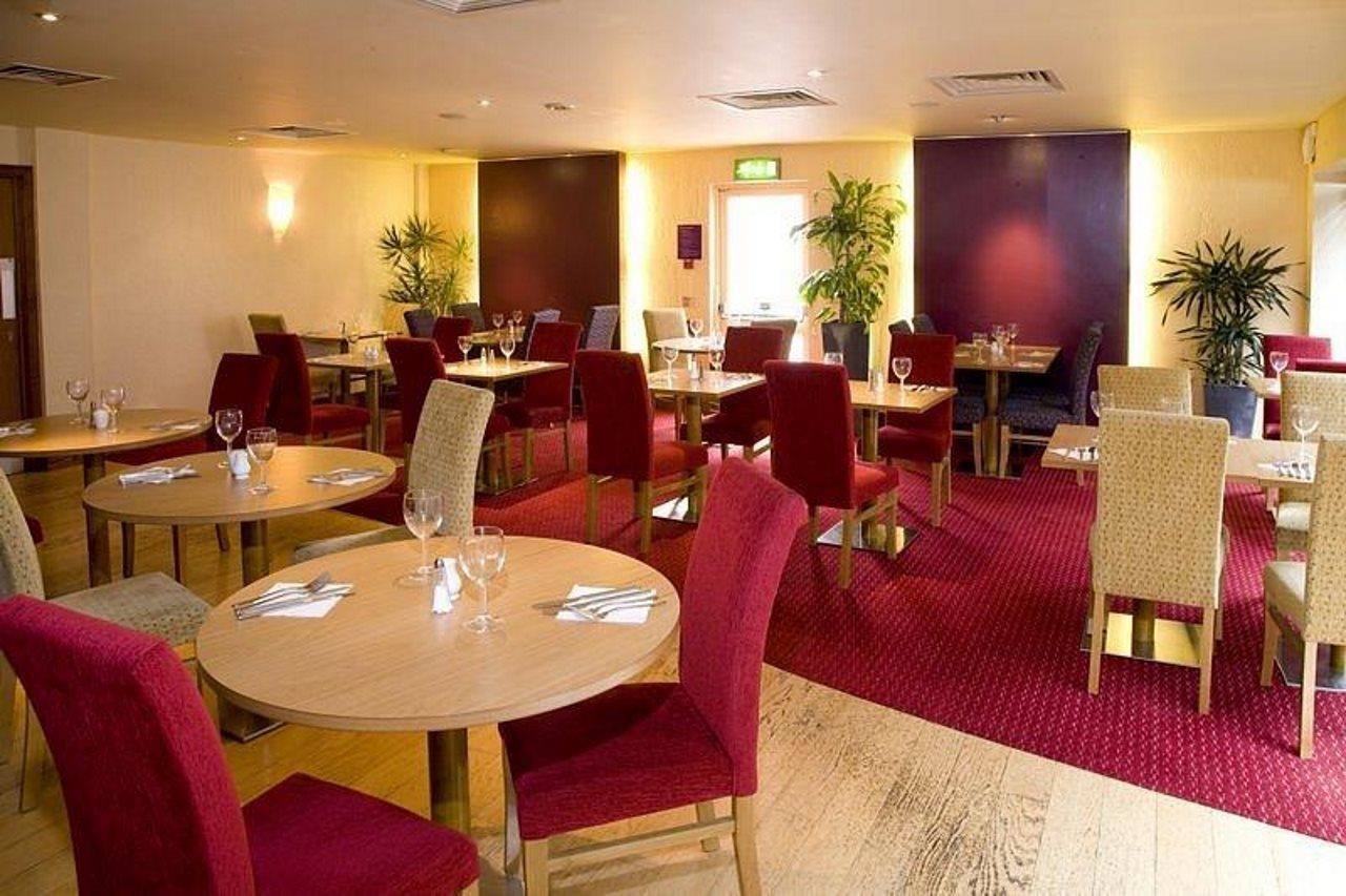 Premier Inn Watford Central Bagian luar foto