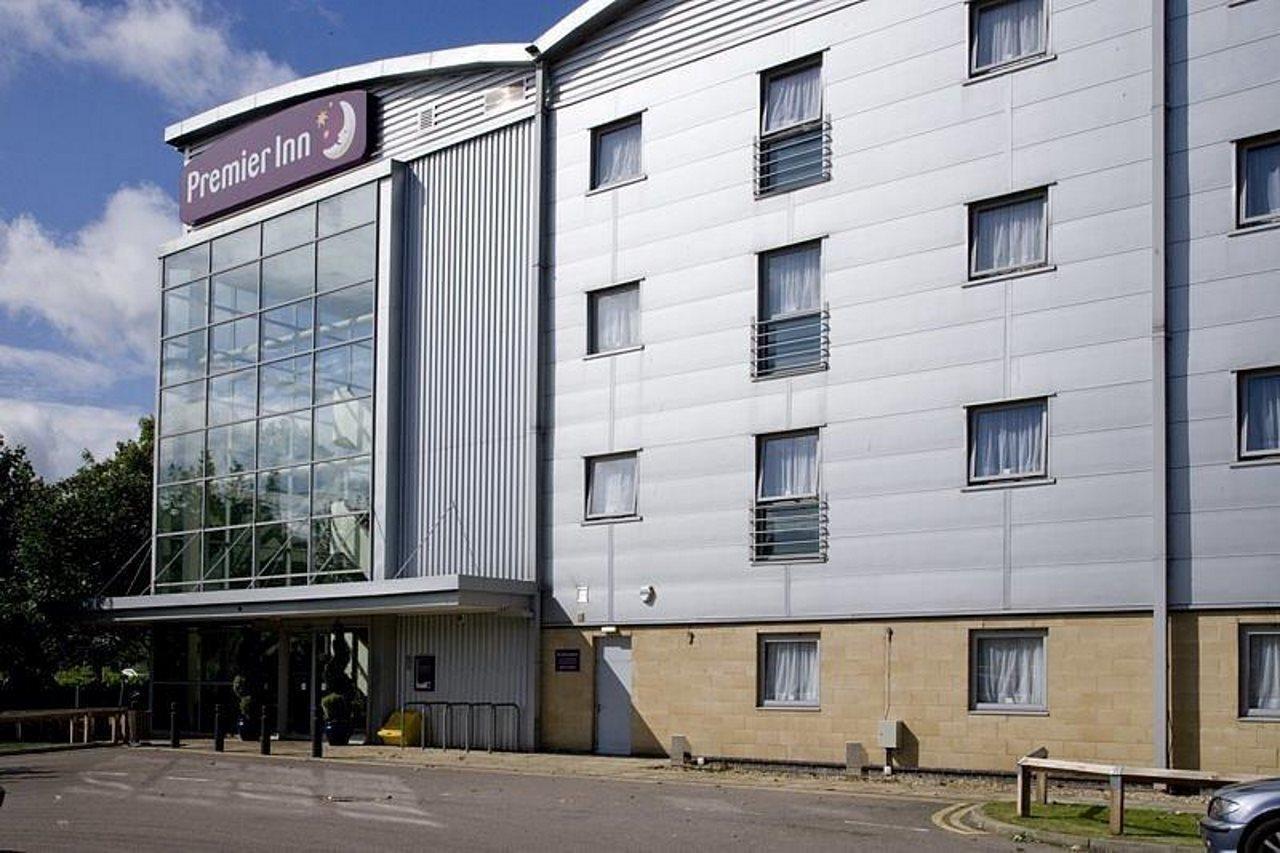 Premier Inn Watford Central Bagian luar foto