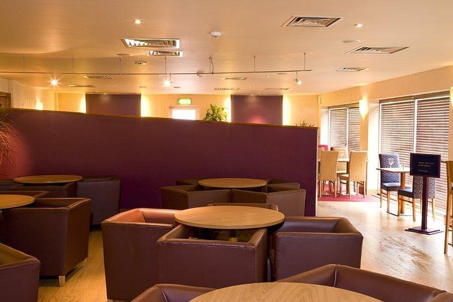 Premier Inn Watford Central Bagian luar foto
