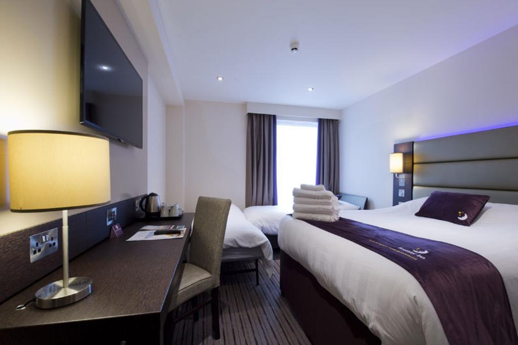 Premier Inn Watford Central Bagian luar foto