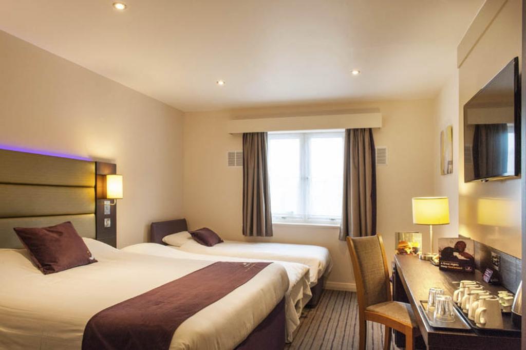 Premier Inn Watford Central Bagian luar foto
