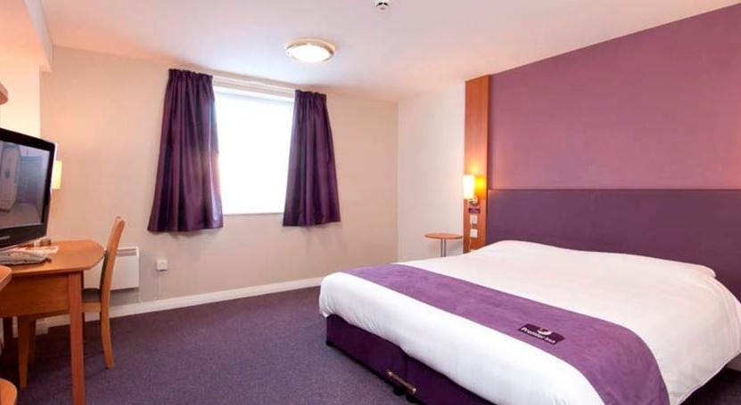 Premier Inn Watford Central Bagian luar foto